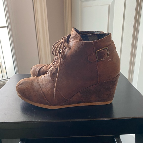 Cheri lace up wedge - Maurice’s - size 6 - Picture 2 of 16